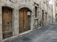 Volonne  Superbes encadrements de pierre ...