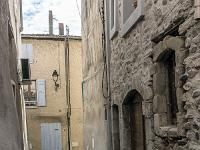 Volonne  Superbes encadrements de pierre ...