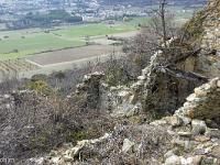 Châteauneuf-Val-St-Donat - Vieux village  Au loin, les Chabannes. Le centre du village actuel de Châteauneuf qui comporte bon nombre de hameaux
